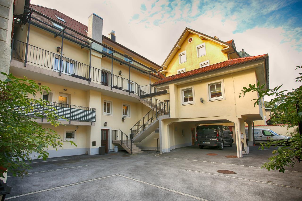 Hotel Sluga Tržič Esterno foto